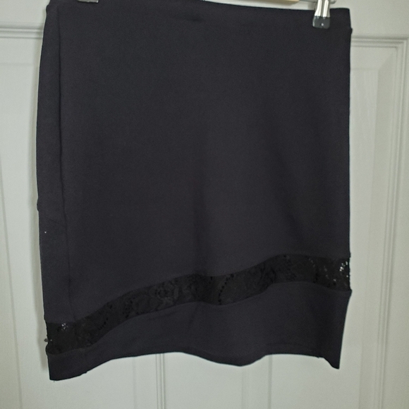 𝅺DAVID Lerner Black Stretchy Pencil Lace Detail Skirt - Picture 4 of 11